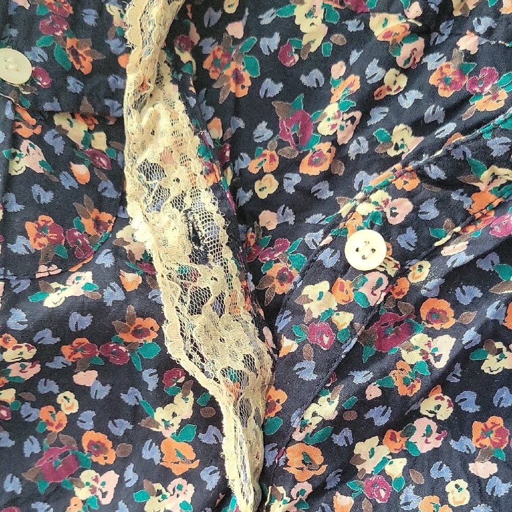 Floral Button-Up Blouse - Picture 9 of 9